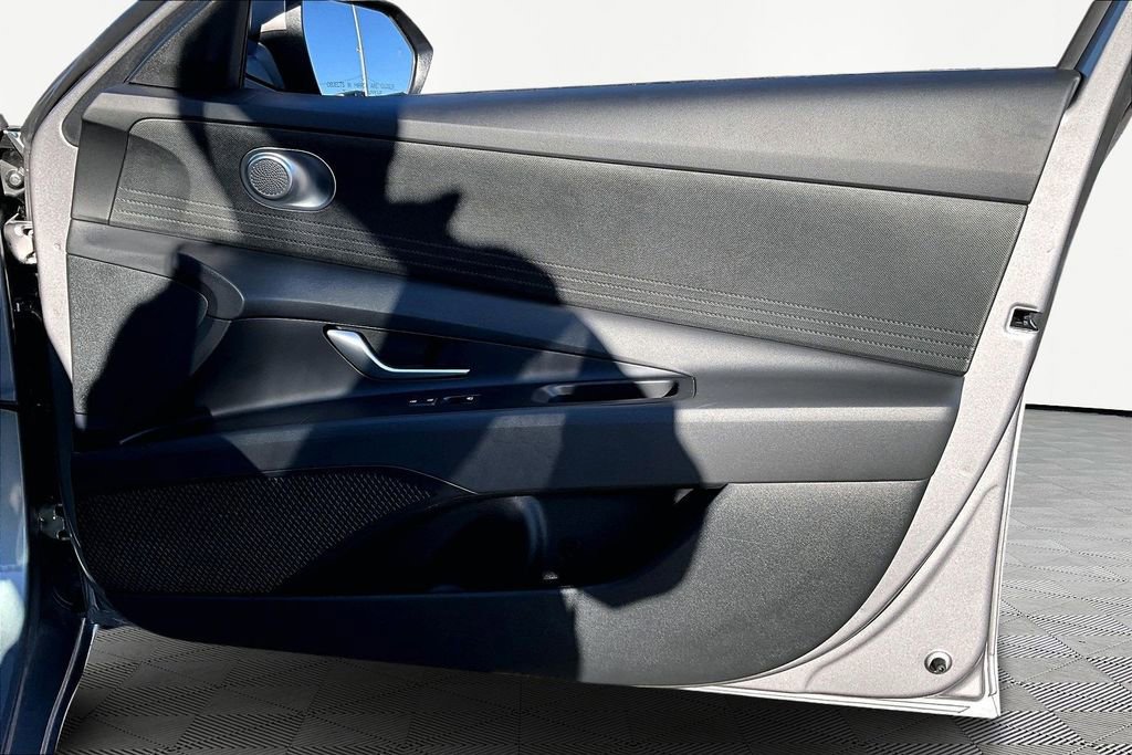 Used 2024 Hyundai Elantra SE image 24