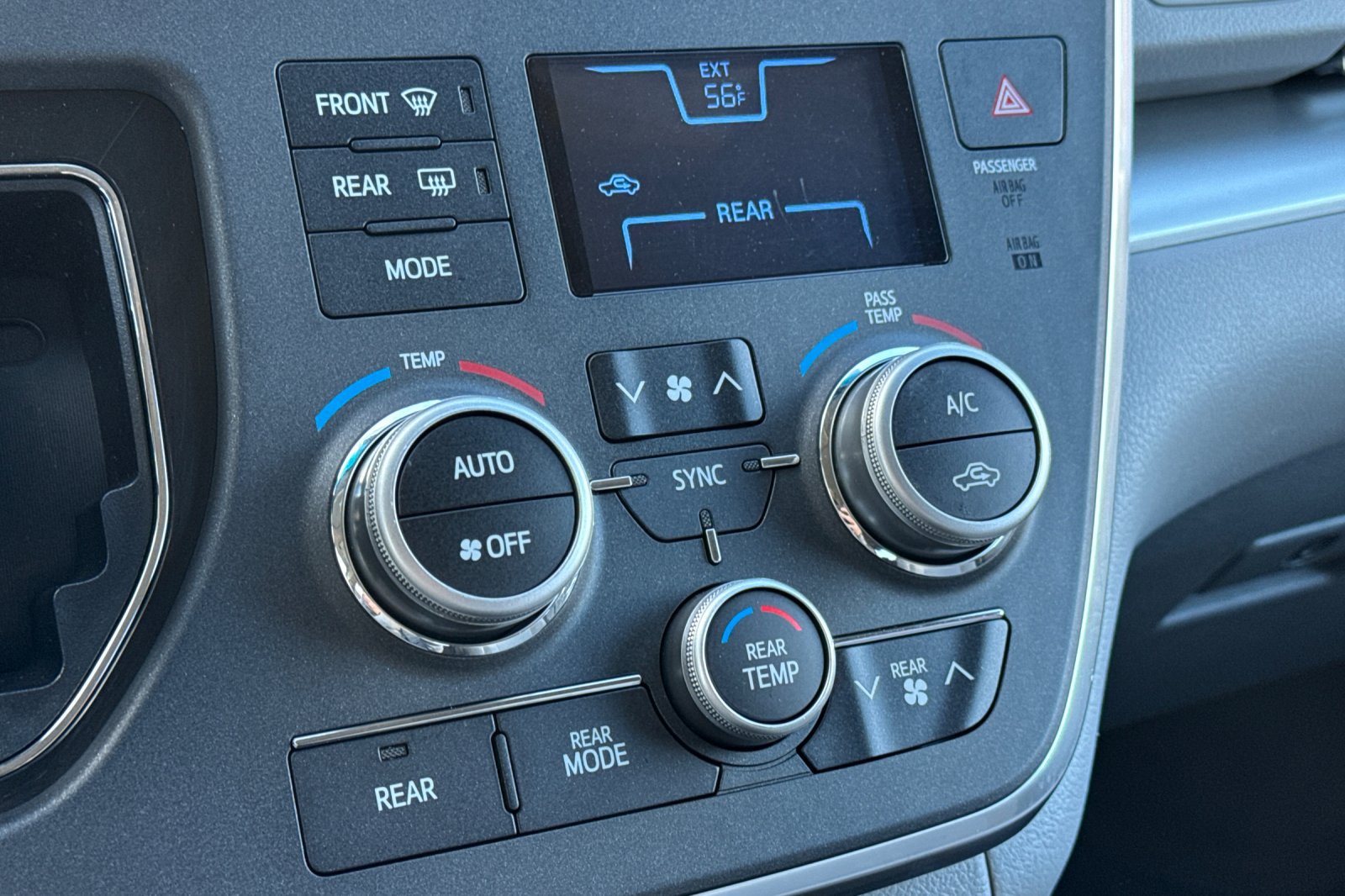 Used 2017 Toyota Sienna LE FWD image 21
