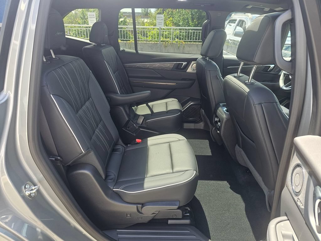 Used 2025 Buick Enclave Avenir w/ Super Cruise Package AWD/4WD image 12
