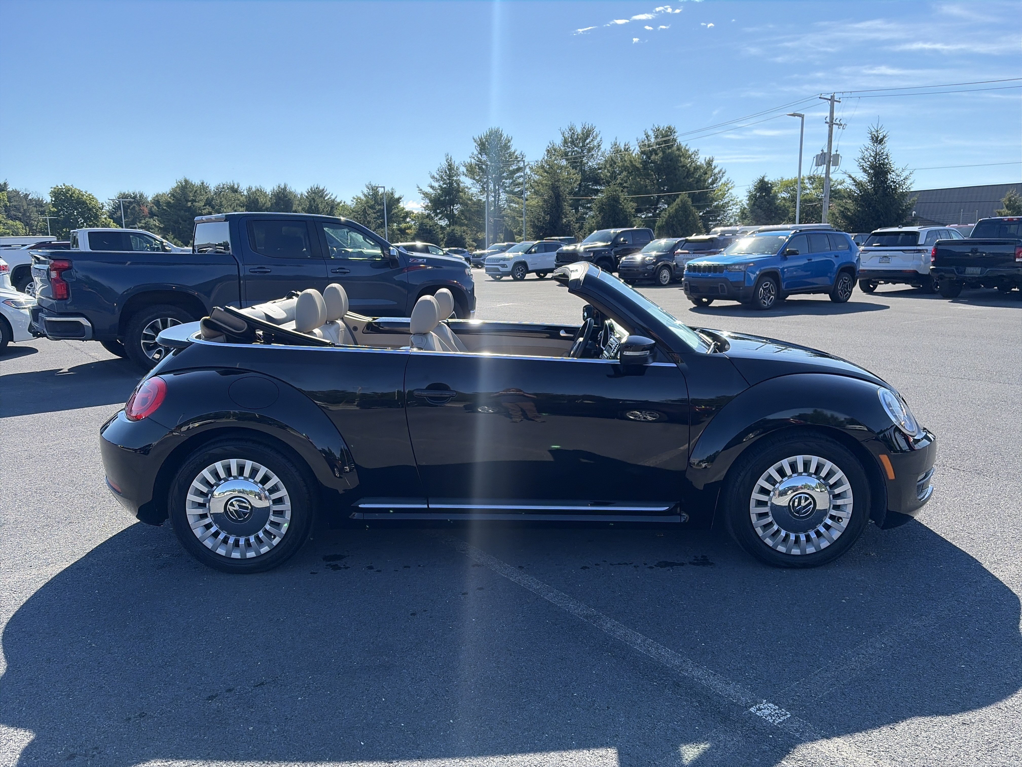 Used 2013 Volkswagen Beetle 2.5 FWD image 4
