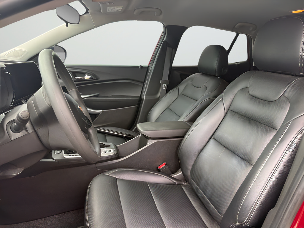 Used 2025 Chevrolet Trax LS FWD image 18