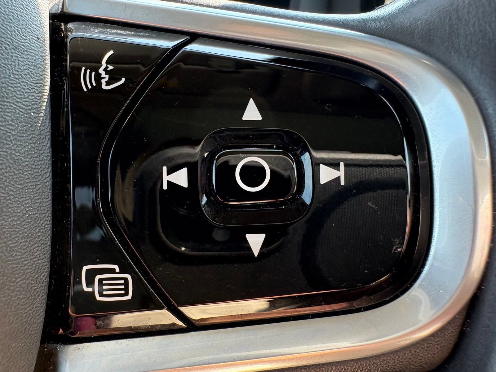 Used 2018 Volvo XC60 T6 Inscription w/ Luxury Seat Package AWD/4WD image 16