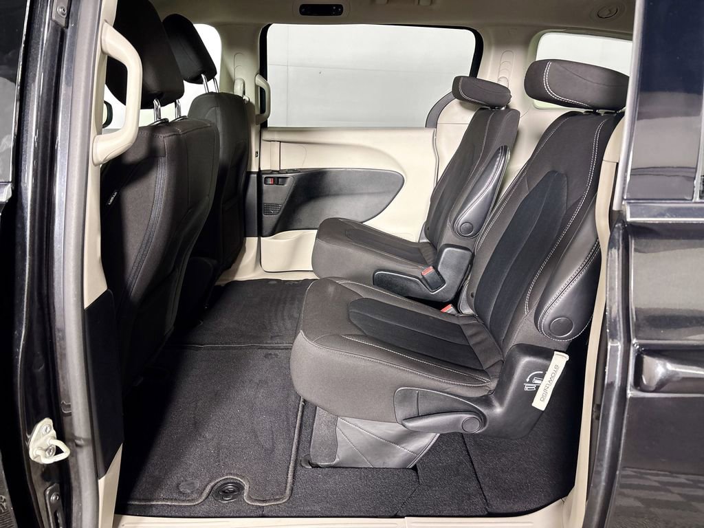 Used 2023 Chrysler Voyager LX FWD image 18