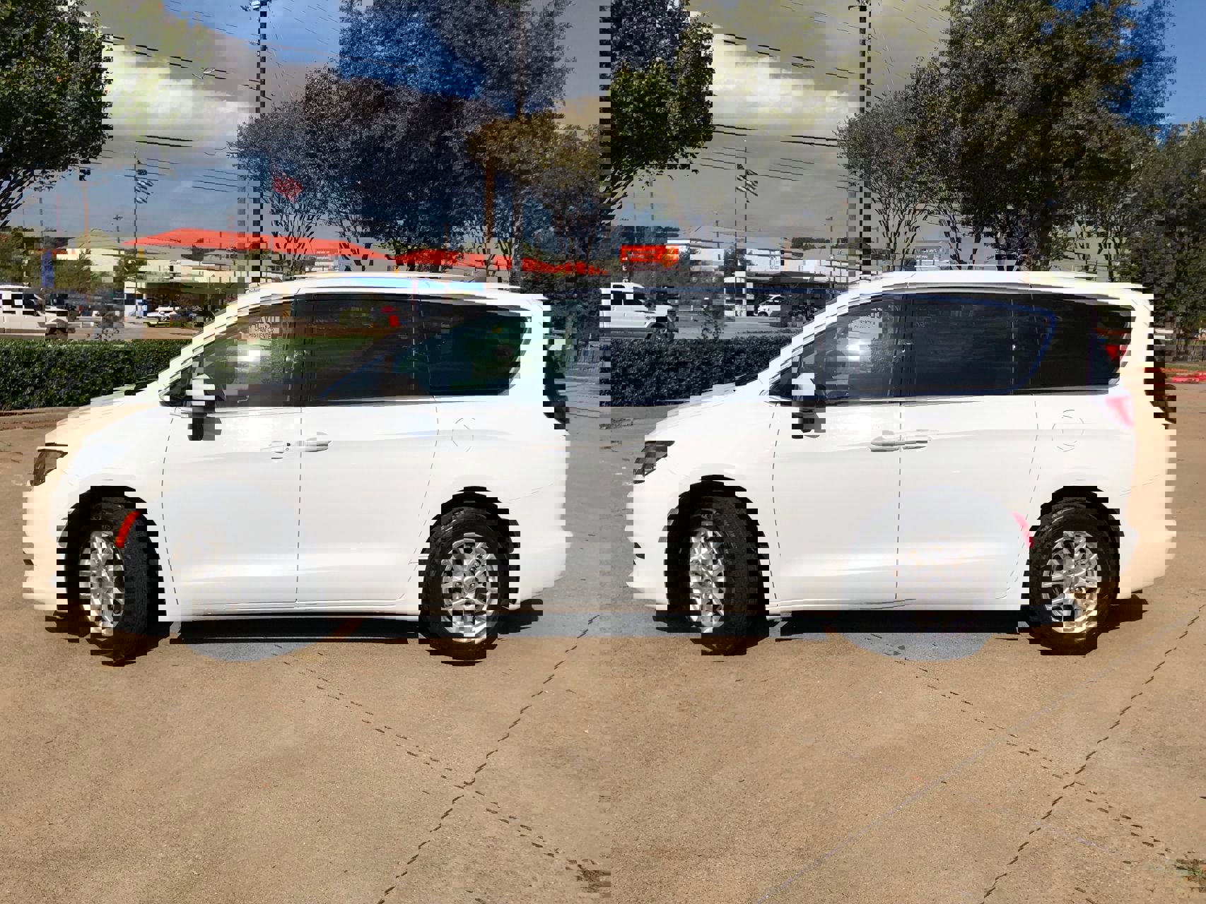 Used 2021 Chrysler Voyager LX image 2