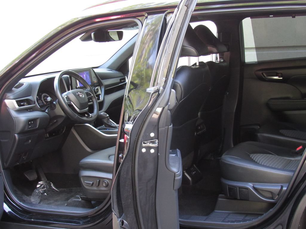 Certified 2025 Toyota Highlander XSE AWD/4WD image 13