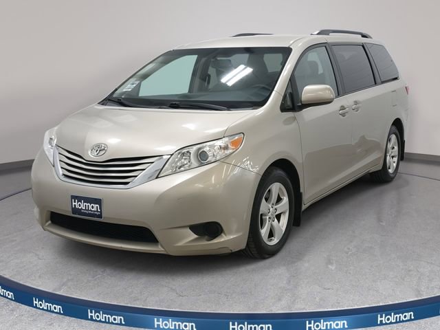 Used 2016 Toyota Sienna LE image 1