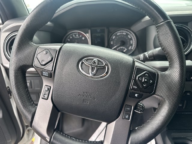 Used 2022 Toyota Tacoma TRD Off-Road AWD/4WD image 14