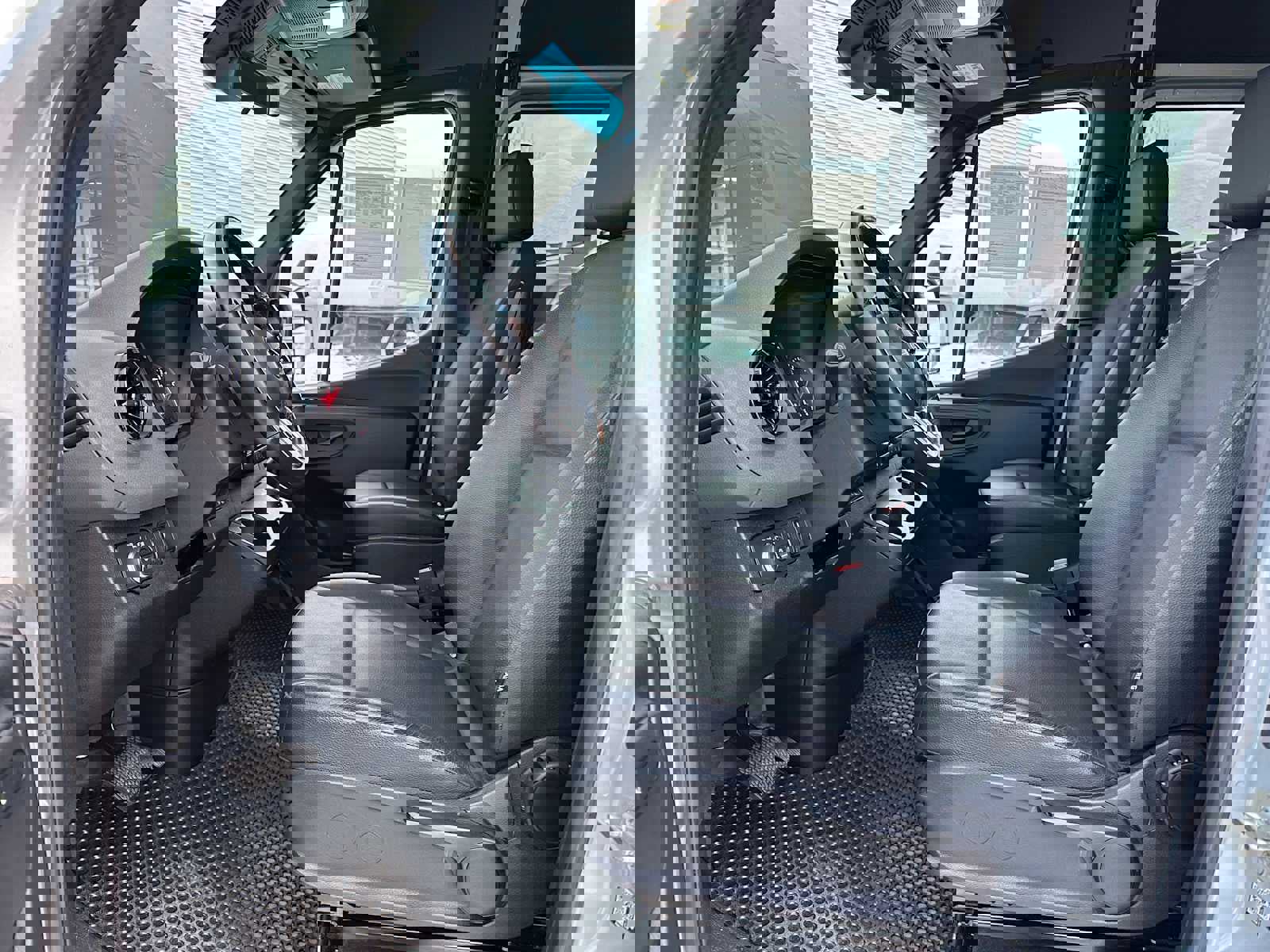 Used 2021 Freightliner Sprinter 2500 image 21