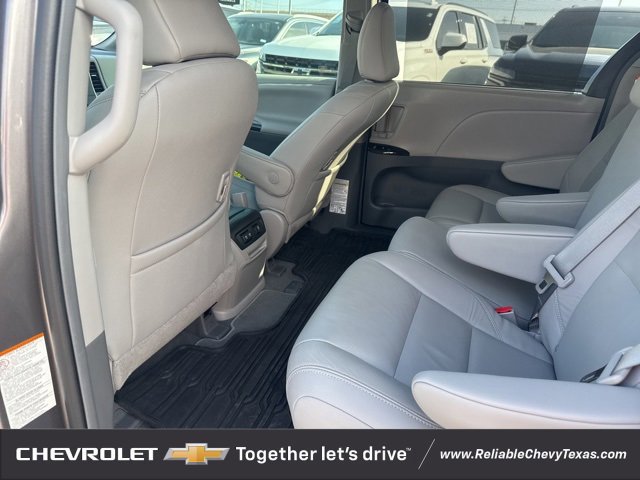 Used 2019 Toyota Sienna XLE image 19