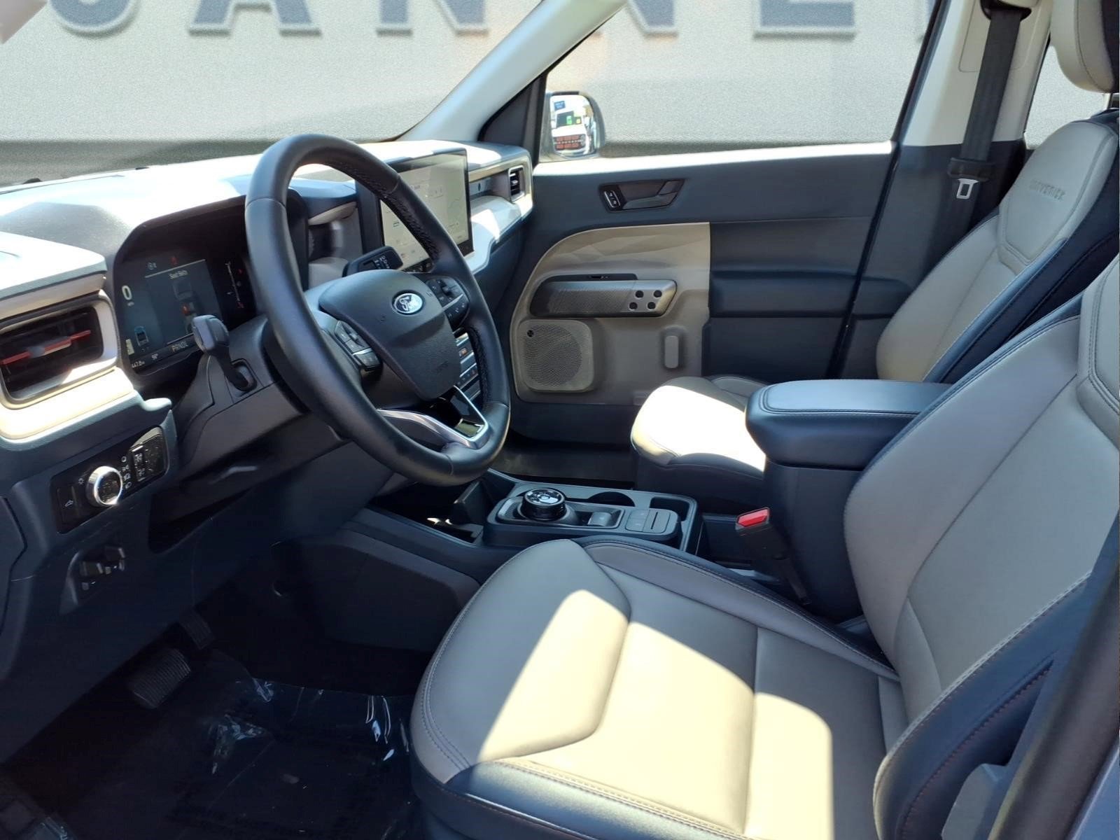 Used 2025 Ford Maverick Lariat w/ 4K Tow Package image 16