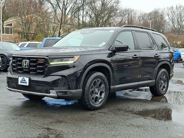 Certified 2025 Honda Pilot TrailSport image 3