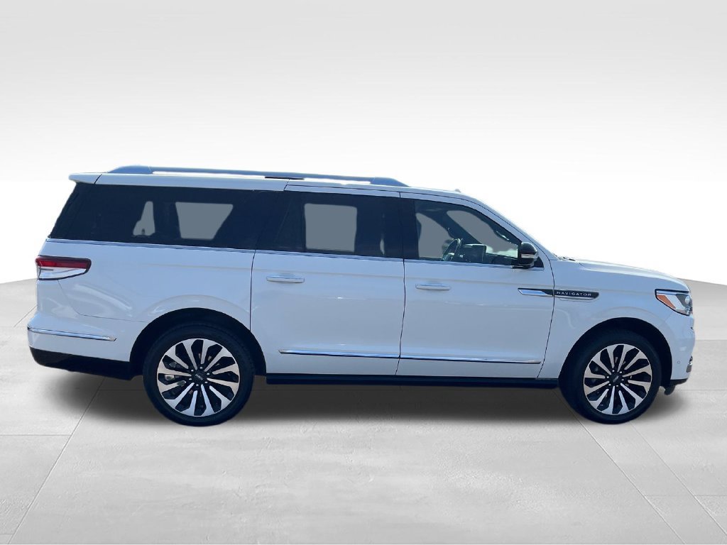 Used 2022 Lincoln Navigator L Reserve AWD/4WD image 6