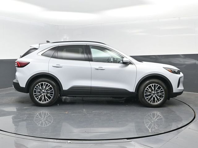 New 2025 Ford Escape SE w/ PHEV Premium Package image 3
