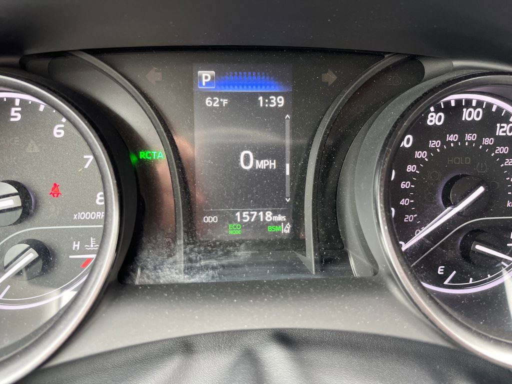 Used 2024 Toyota Camry SE w/ Convenience Package image 3