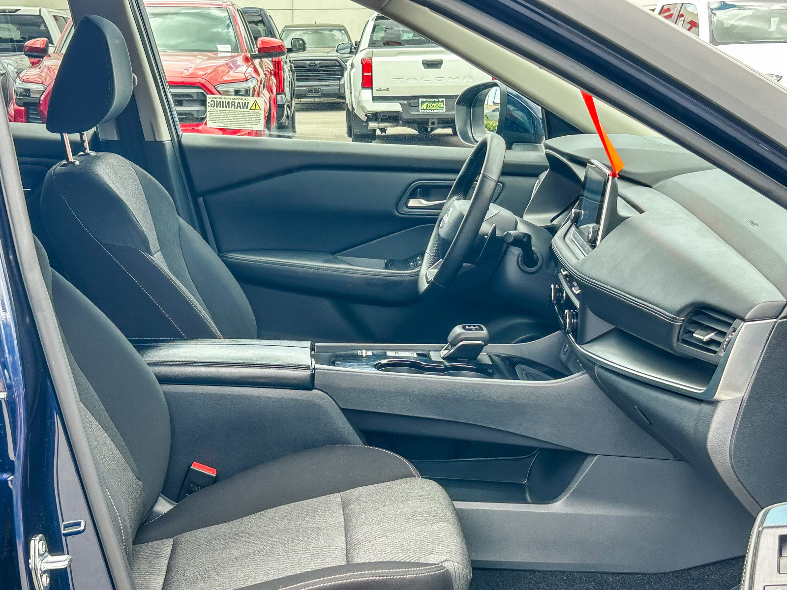 Used 2025 Nissan Rogue SV FWD image 16