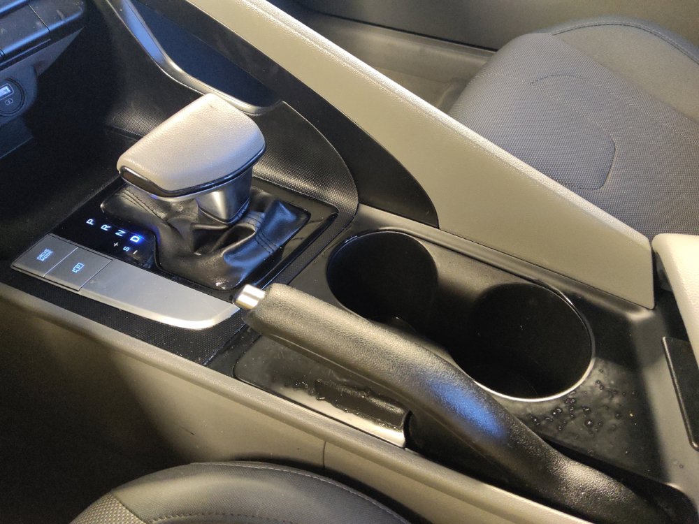 Used 2021 Hyundai Elantra SE FWD image 26