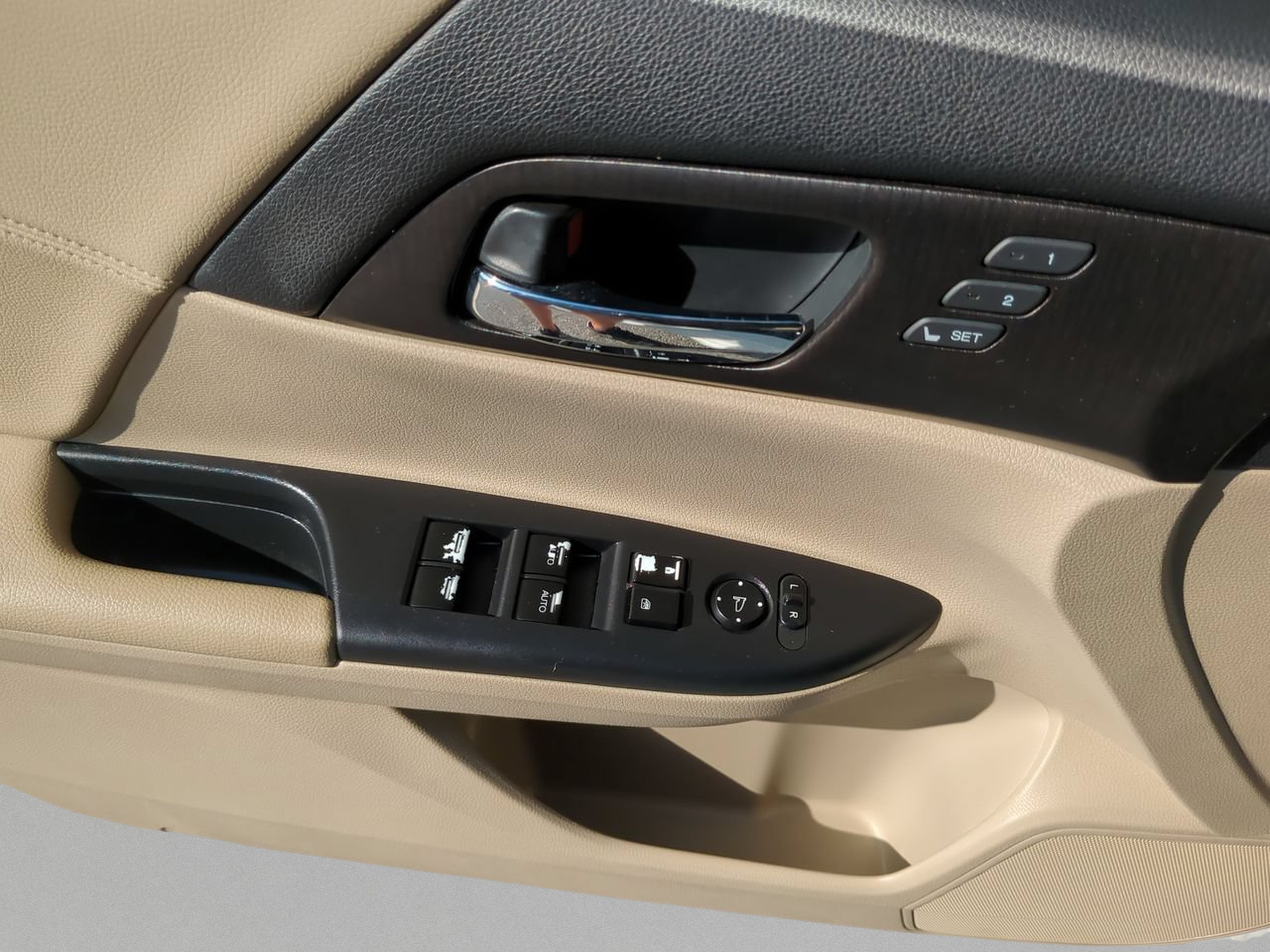 Used 2013 Honda Accord EX-L image 17