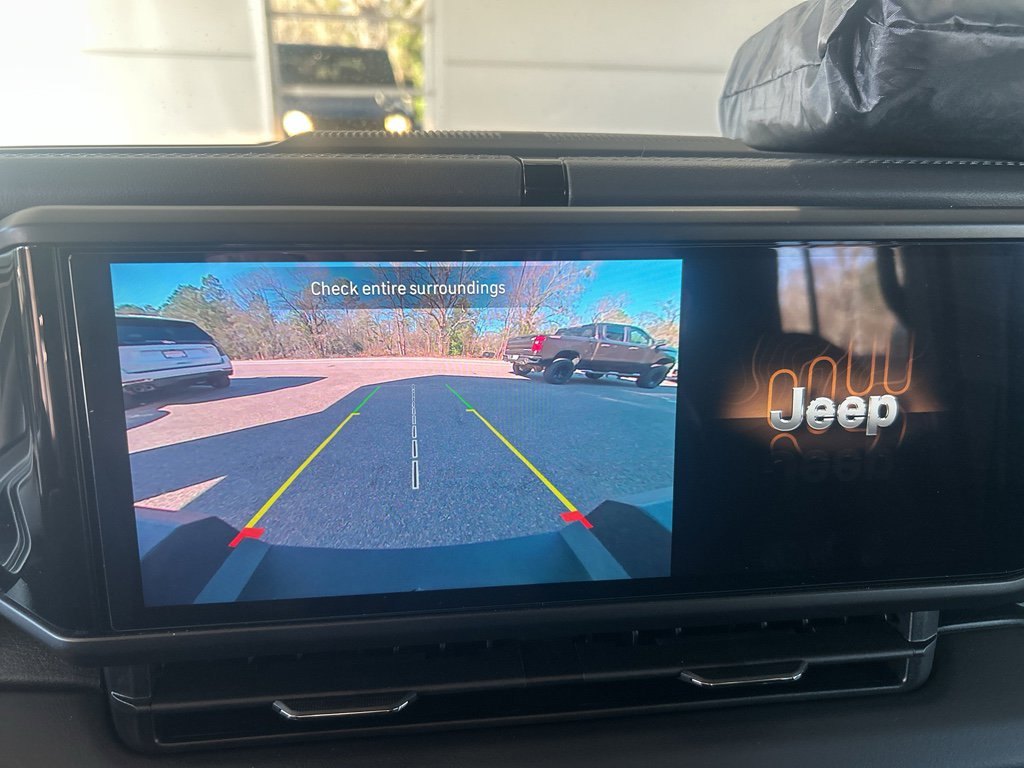 Used 2025 Jeep Gladiator Sport image 29