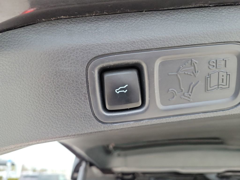 Used 2024 Ford Expedition Max XLT image 11