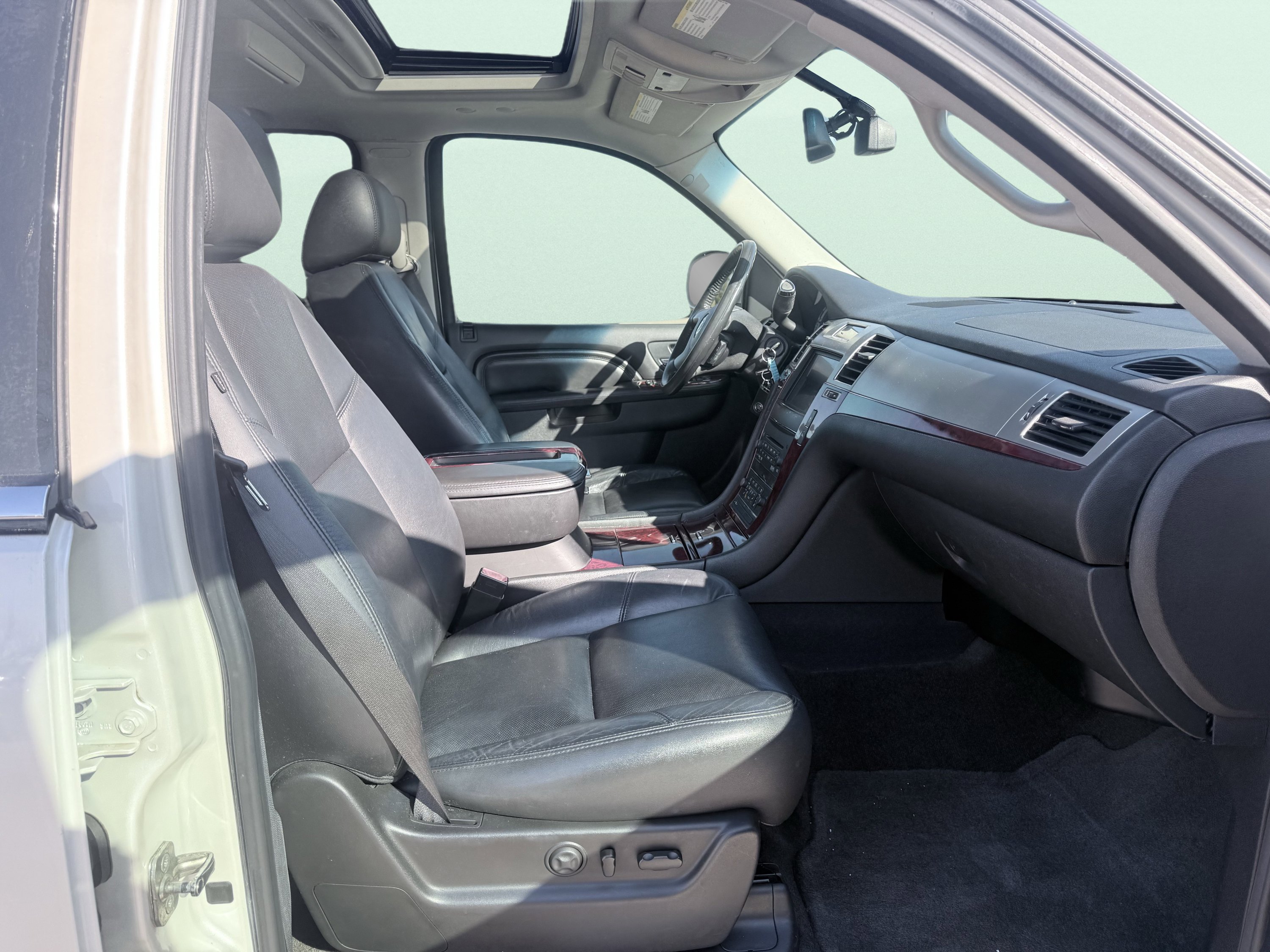 Used 2012 Cadillac Escalade Luxury RWD image 44