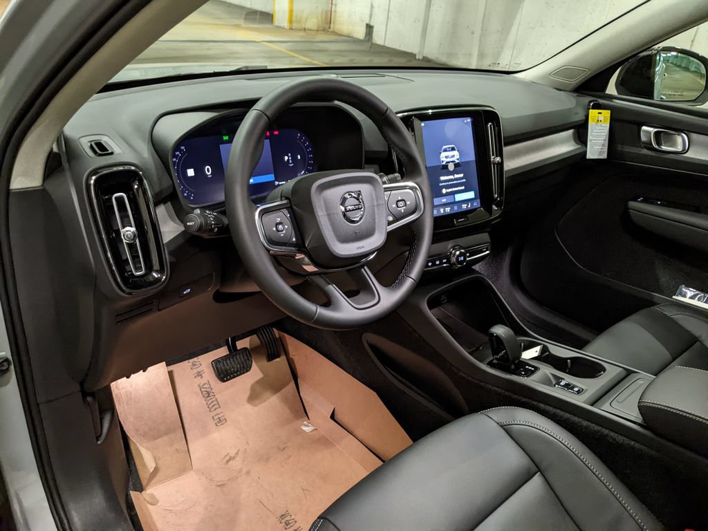 New 2026 Volvo XC40 B5 Core AWD/4WD image 8