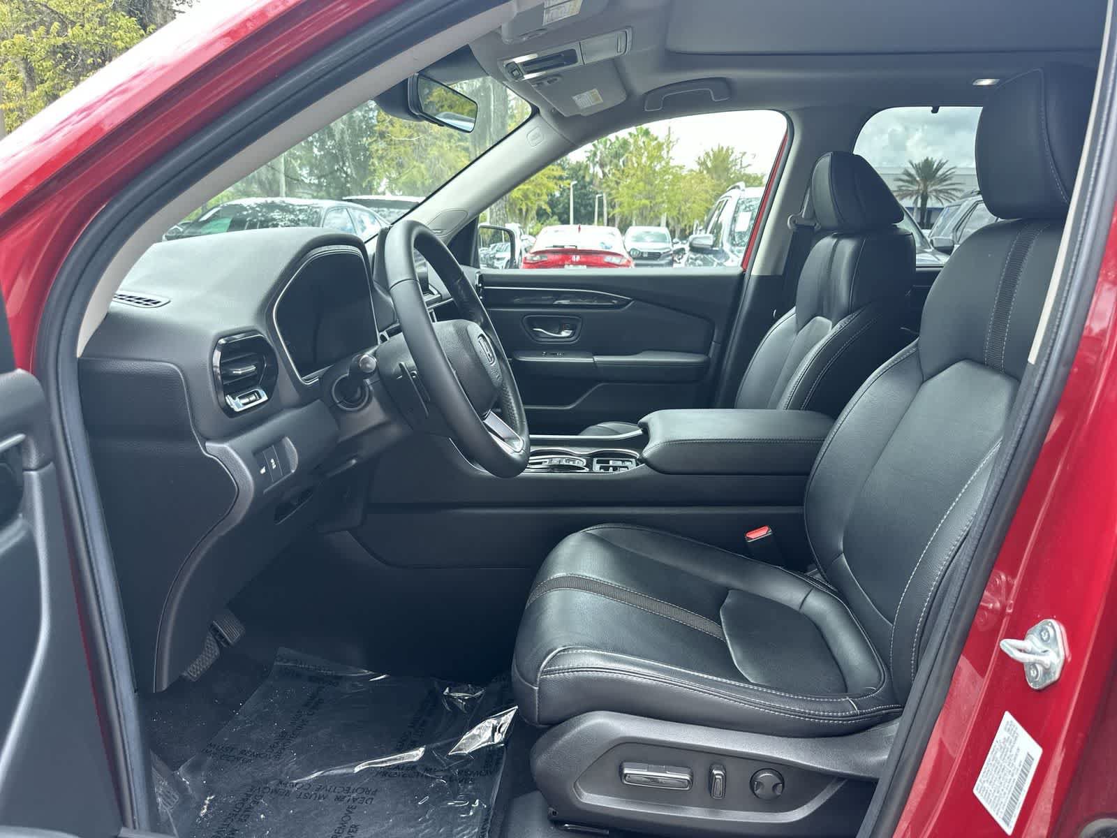 Used 2024 Honda Pilot Touring image 13