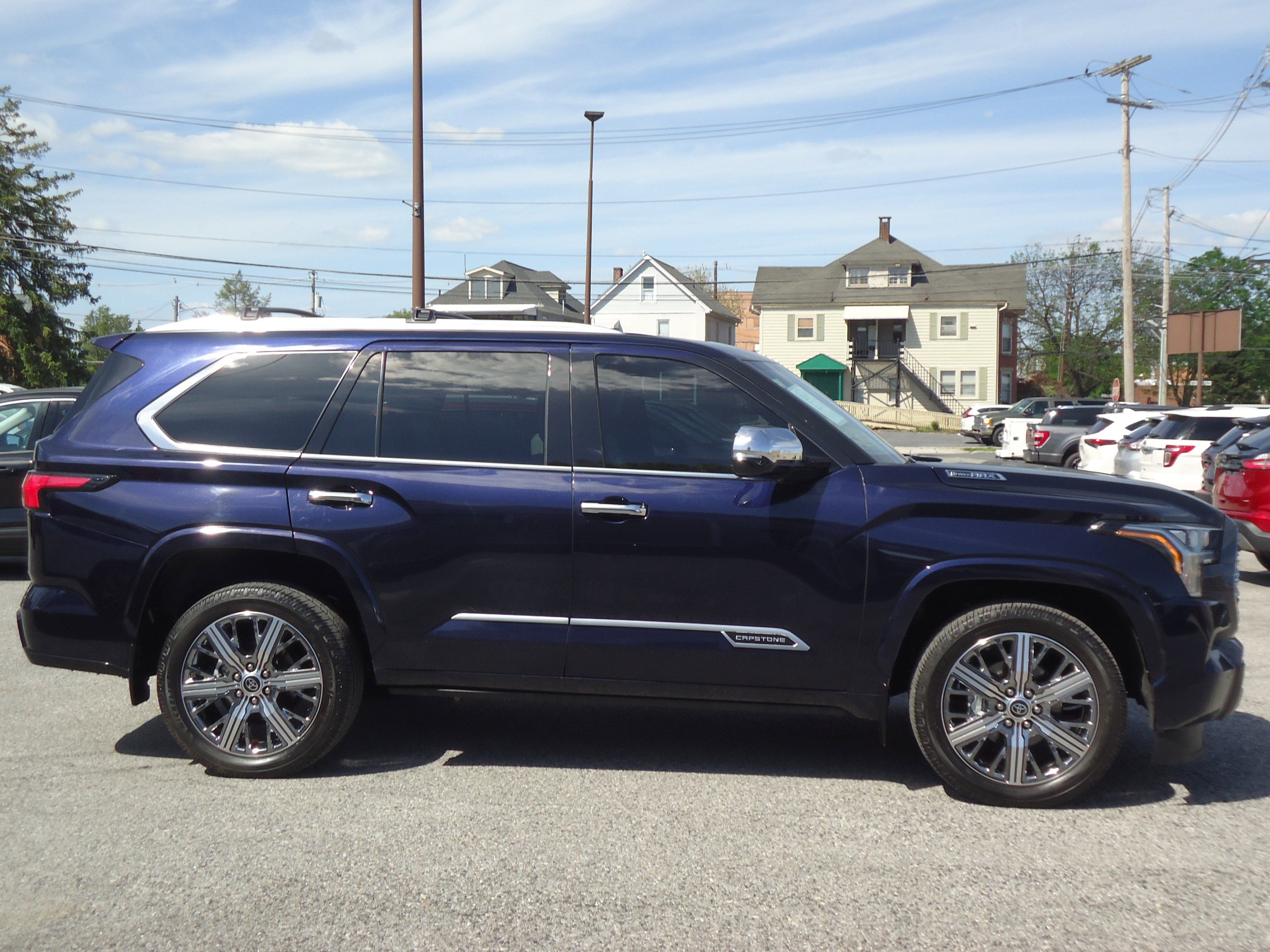 Used 2023 Toyota Sequoia Capstone AWD/4WD image 2