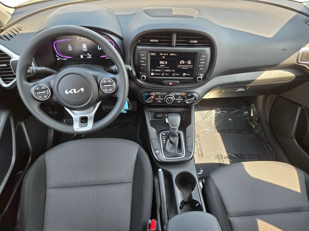 Certified 2025 Kia Soul LX w/ LX Technology Package FWD image 19
