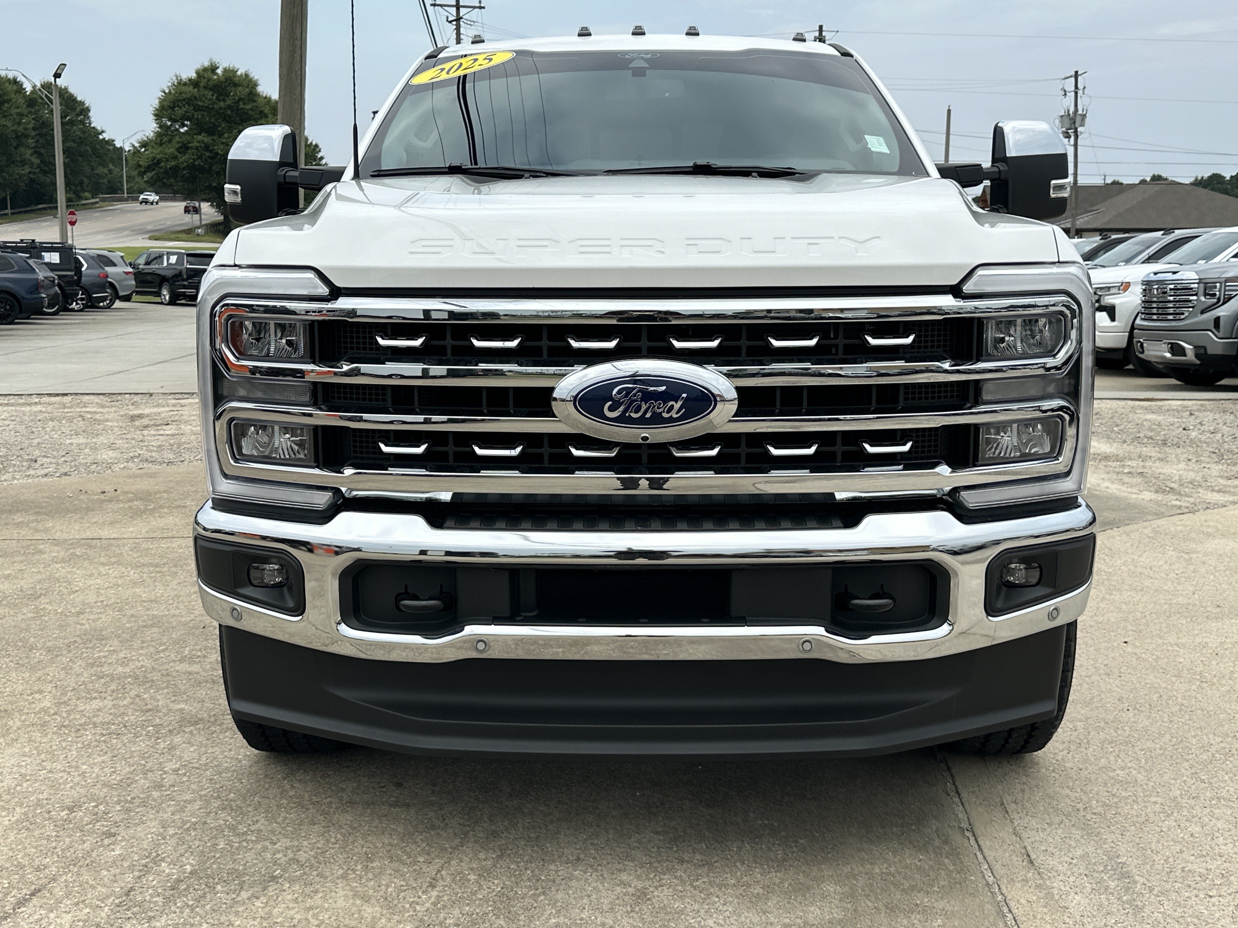 Used 2025 Ford F350 Lariat w/ Lariat Ultimate Package AWD/4WD image 3