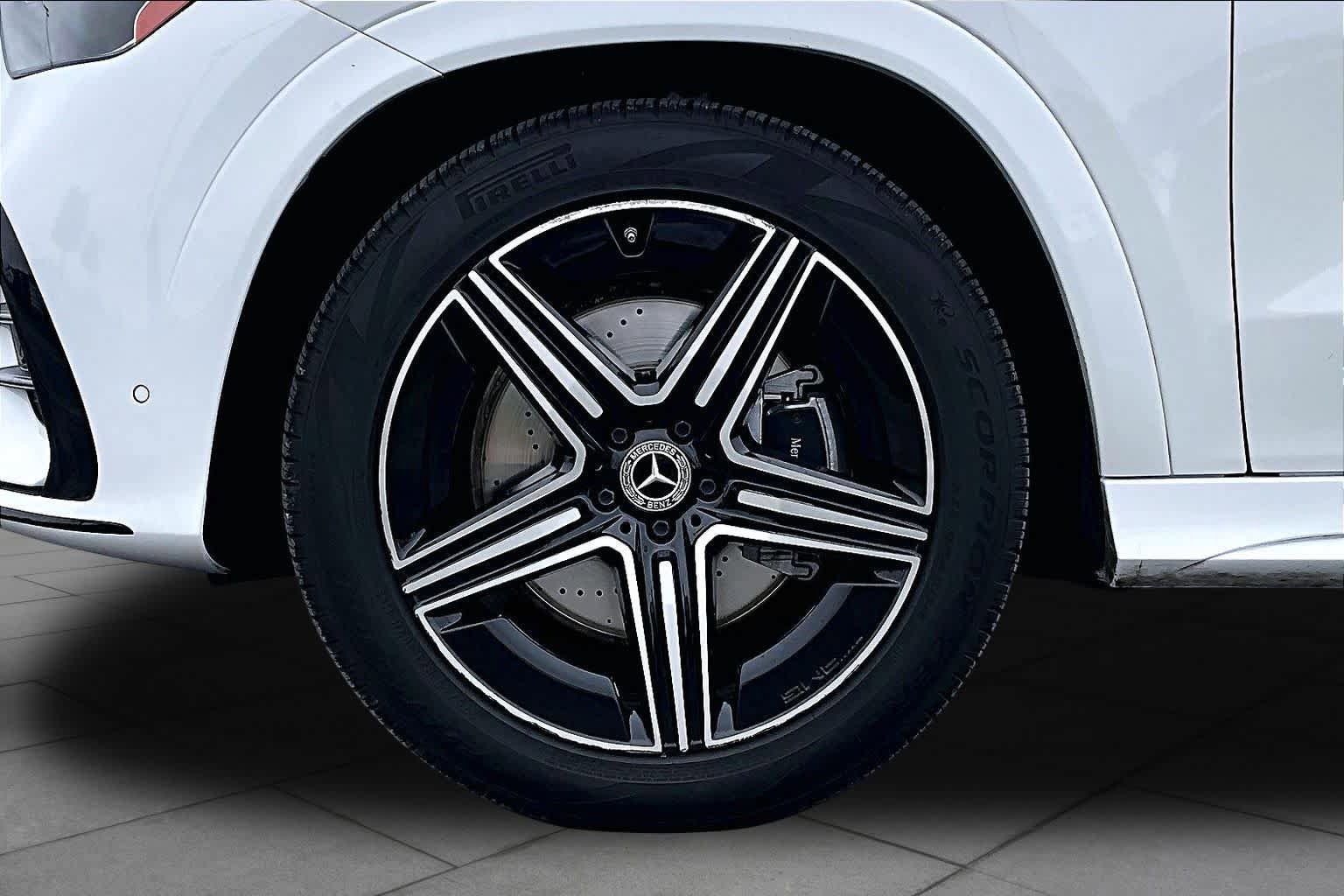 Certified 2025 Mercedes-Benz GLE 450e 4MATIC image 11