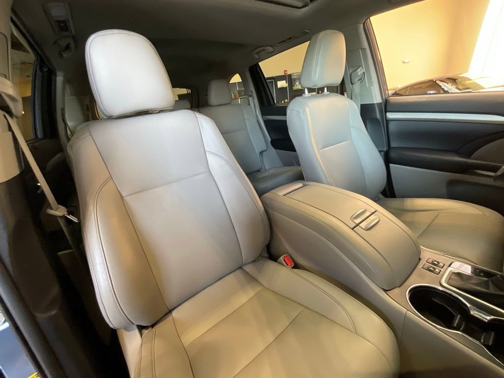Used 2019 Toyota Highlander XLE image 21