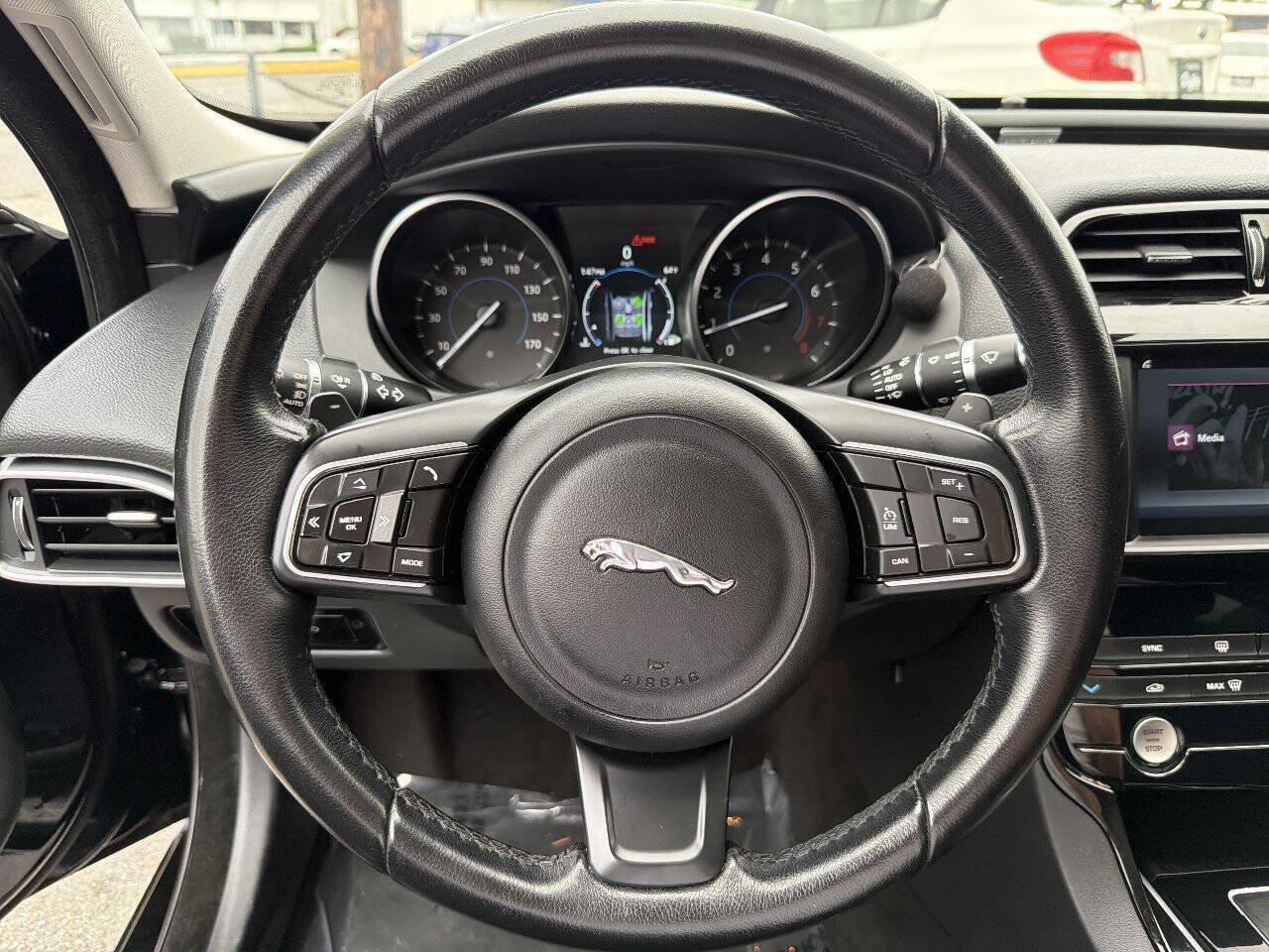 Used 2017 Jaguar XE RWD image 30