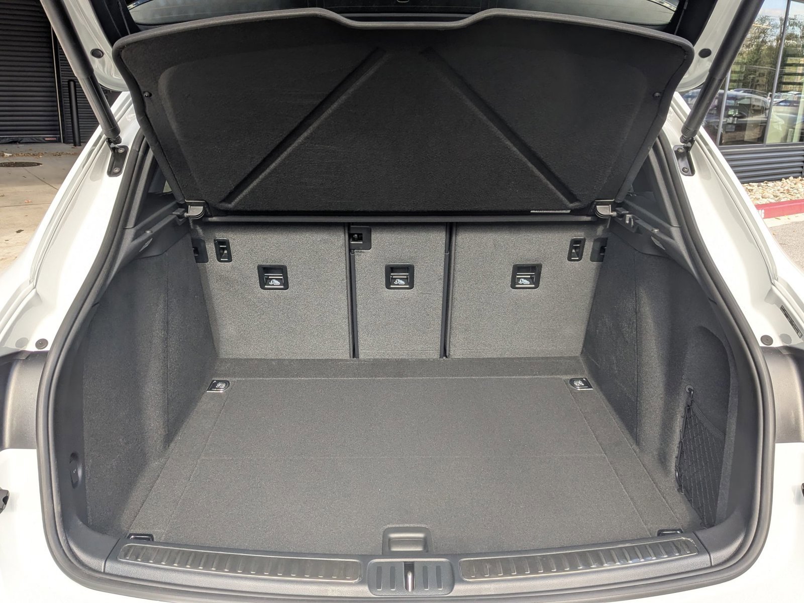 Certified 2026 Porsche Macan AWD/4WD image 23