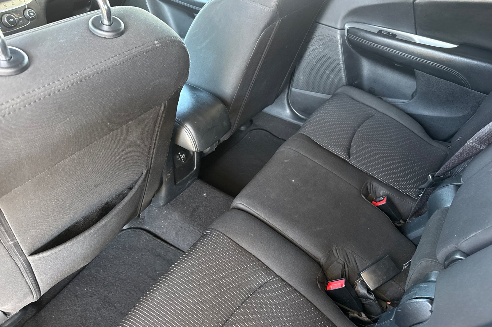 Used 2018 Dodge Journey SE w/ Connectivity Group FWD image 6