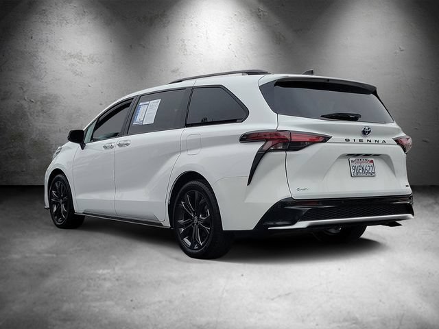 Used 2025 Toyota Sienna XSE FWD image 4
