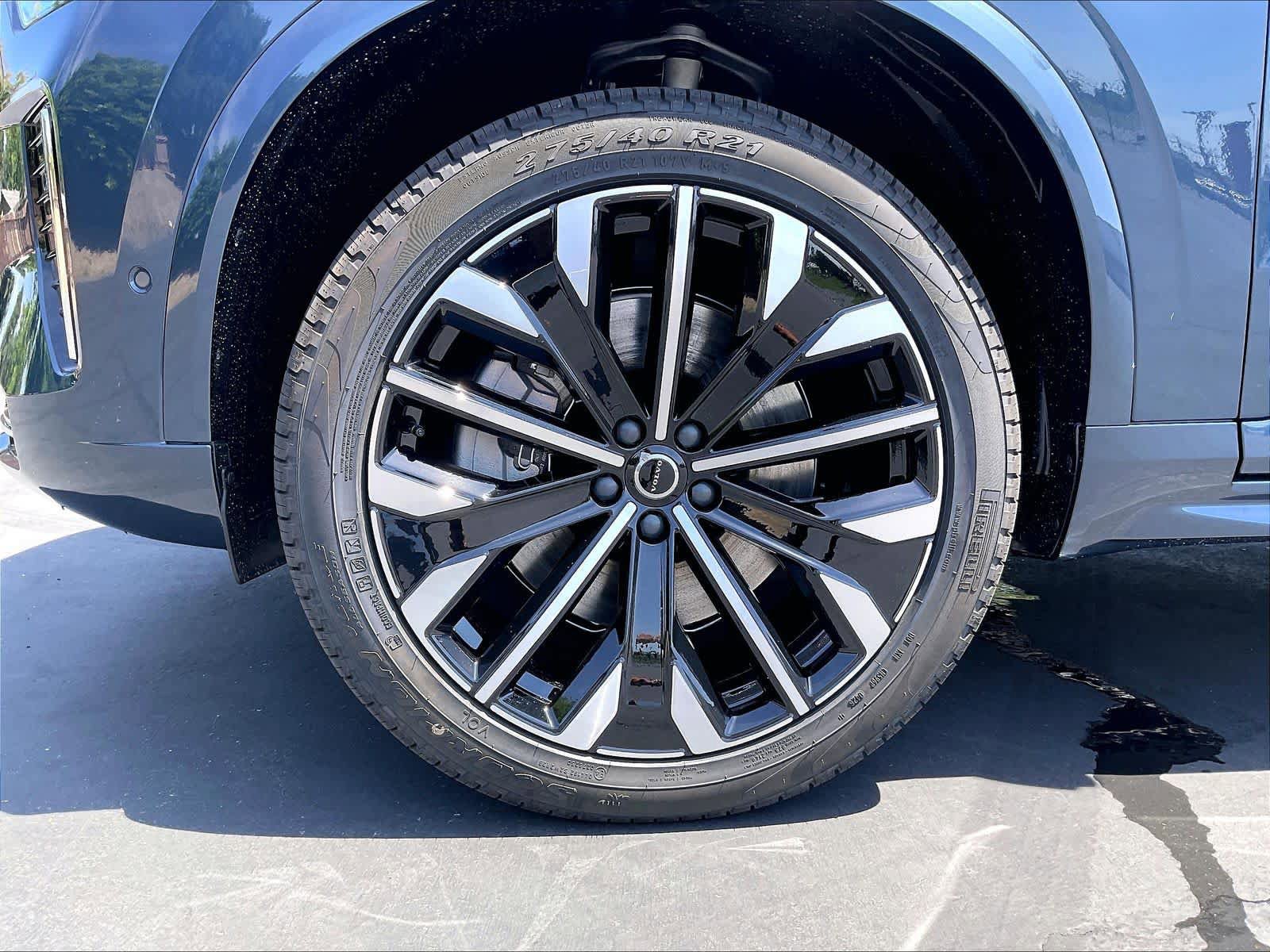 New 2026 Volvo XC90 T8 Plus w/ Protection Package AWD/4WD image 14