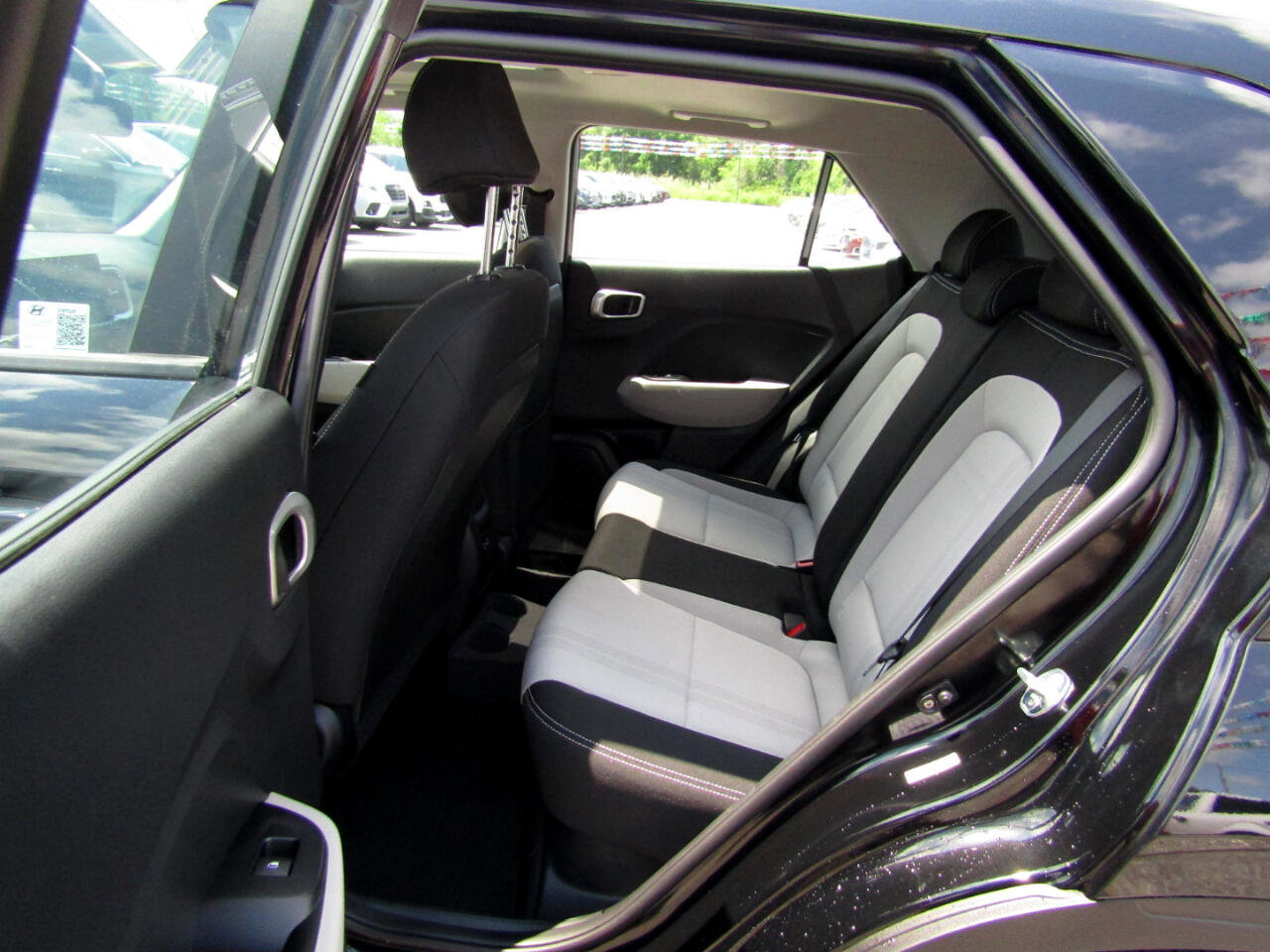 Used 2024 Hyundai Venue SEL image 20