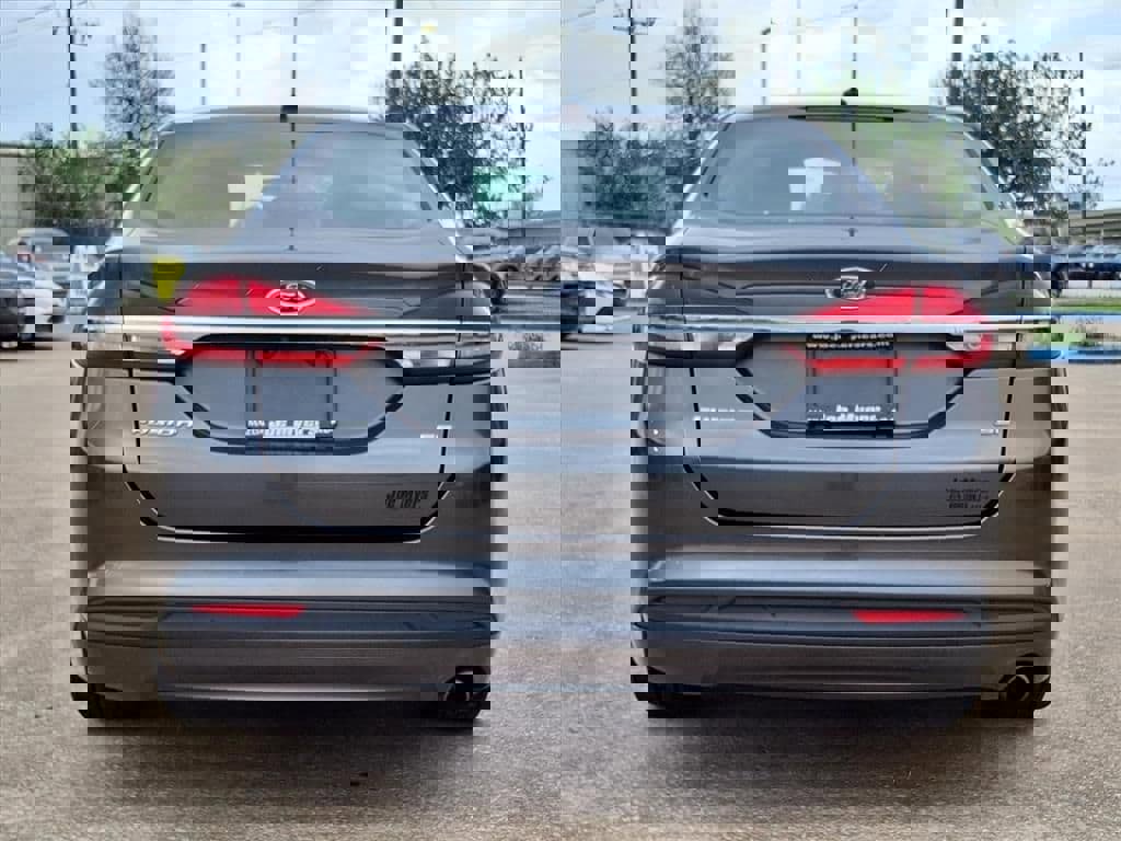 Used 2017 Ford Fusion SE image 6