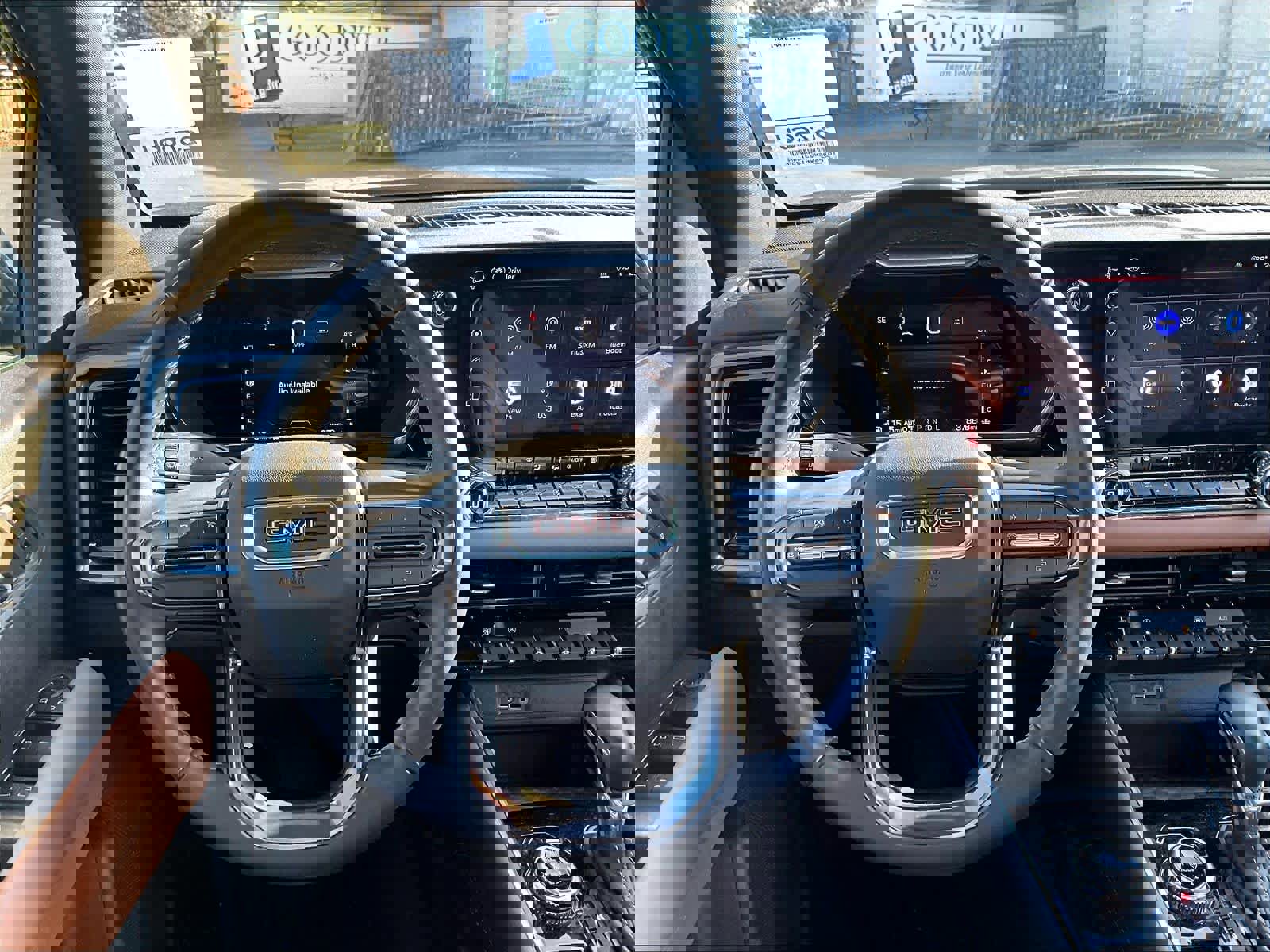 Used 2023 GMC Canyon AT4 w/ Technology Package image 8