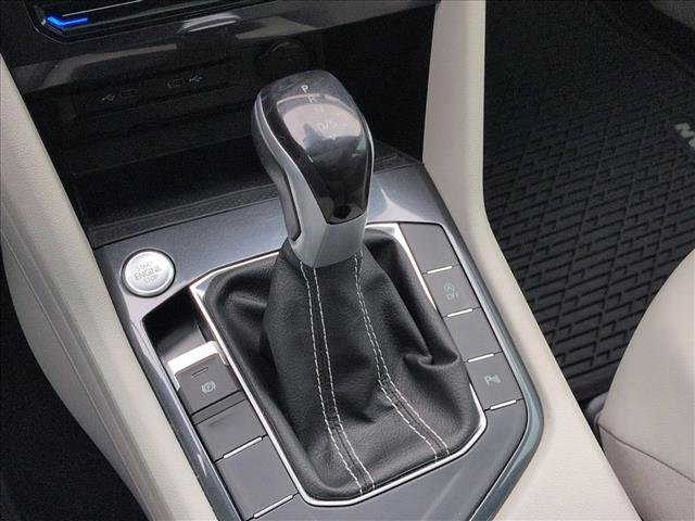 Used 2023 Volkswagen Tiguan SE R-Line image 17