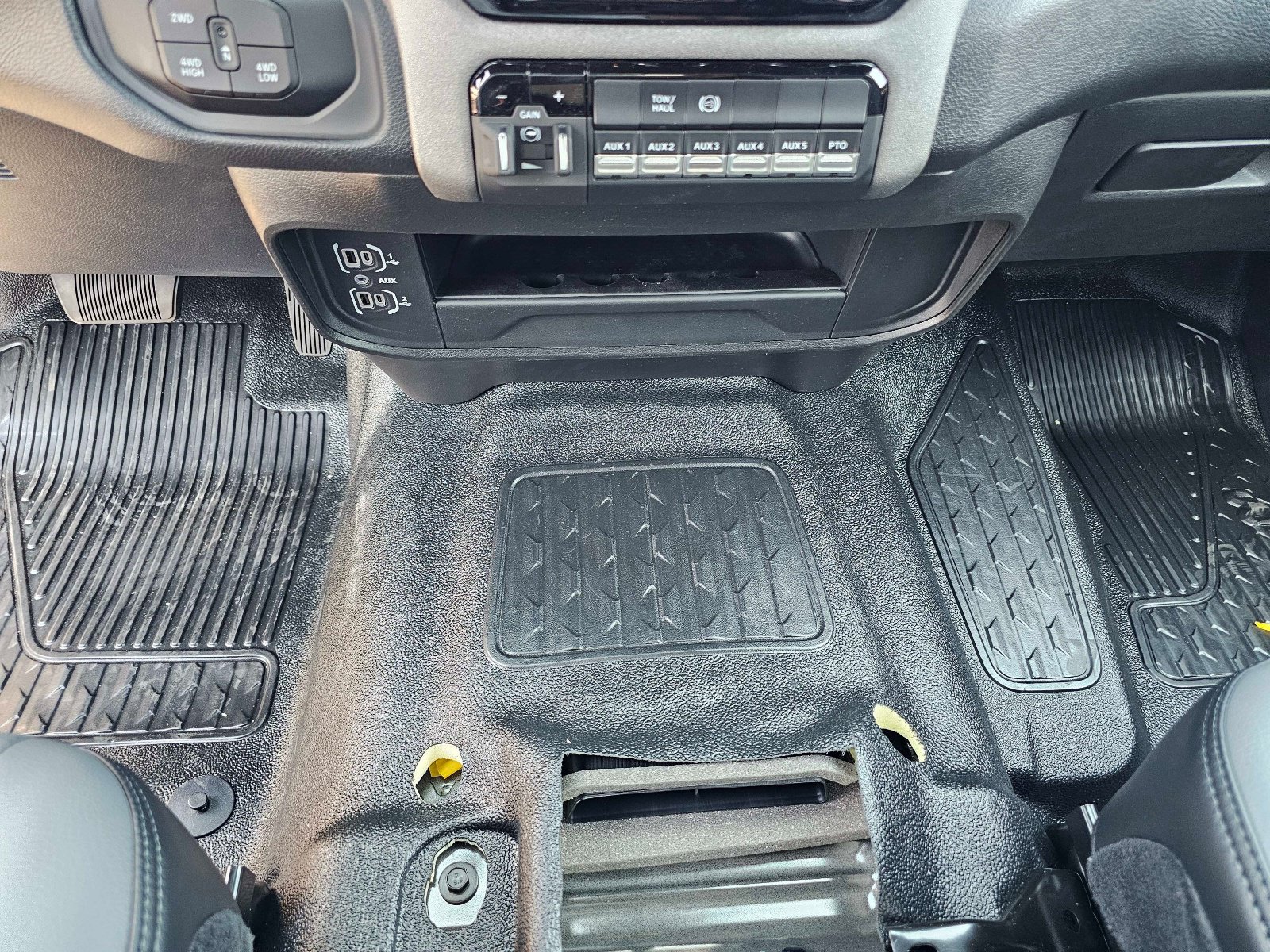 New 2027 RAM 4500 Tradesman w/ Chrome Appearance Group AWD/4WD image 28