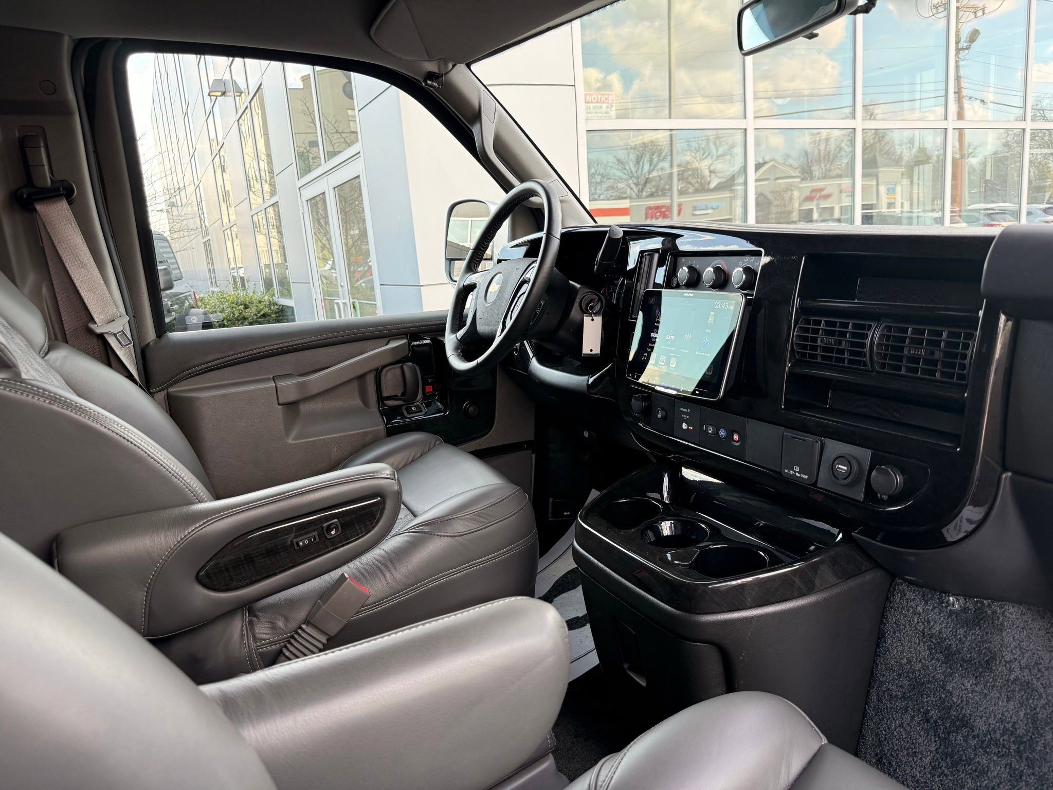 Used 2023 Chevrolet Express 2500 Extended image 23