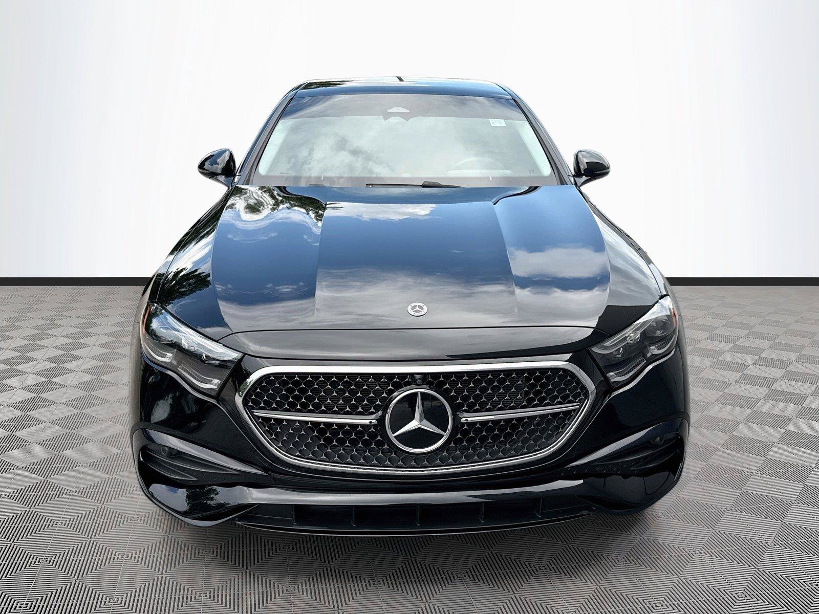 Used 2024 Mercedes-Benz E 350 4MATIC Sedan image 2
