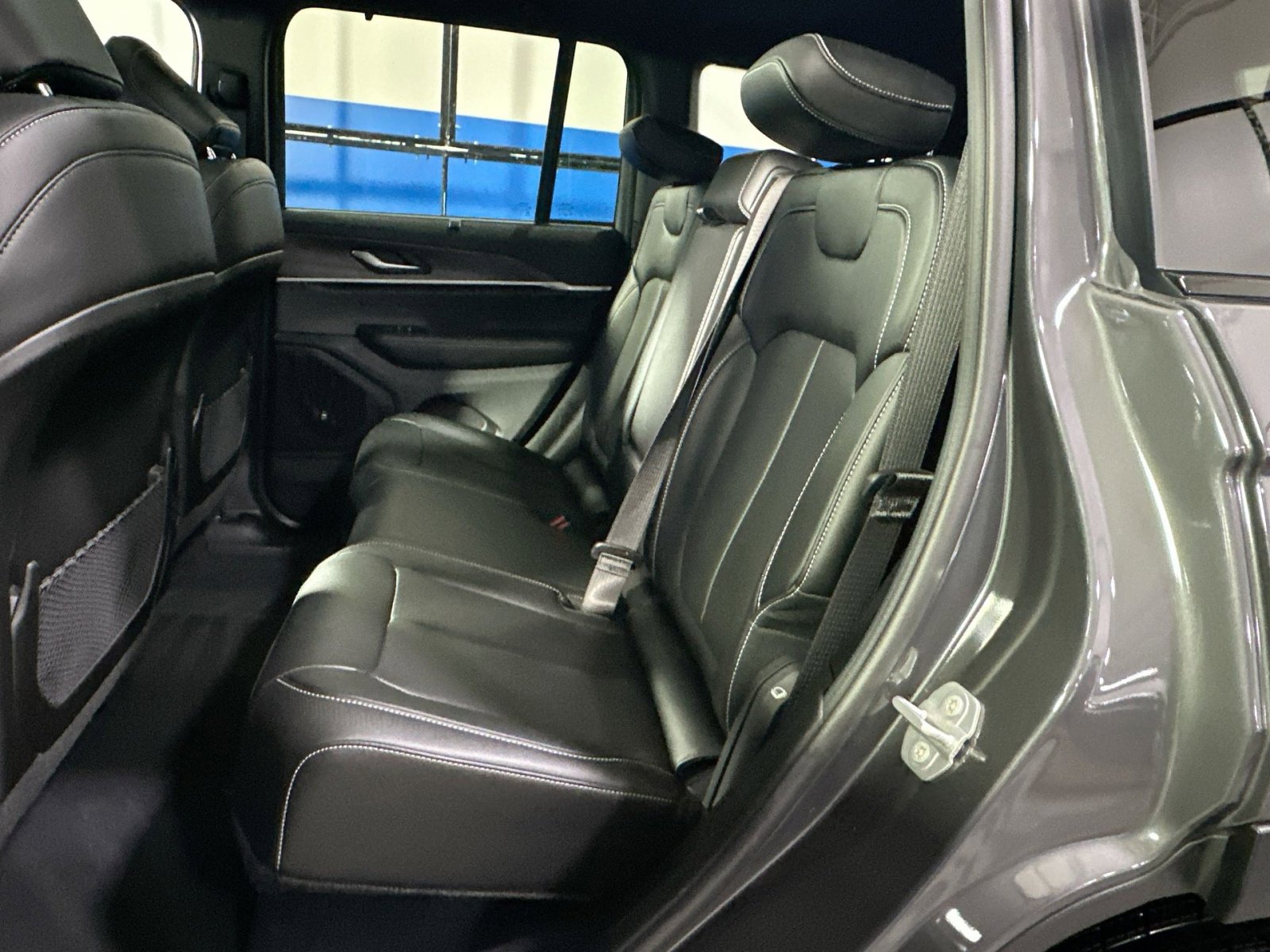 Used 2025 Jeep Grand Cherokee Limited w/ Luxury Tech Group II image 31