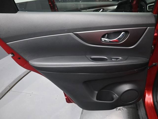 Used 2015 Nissan Rogue SV image 28