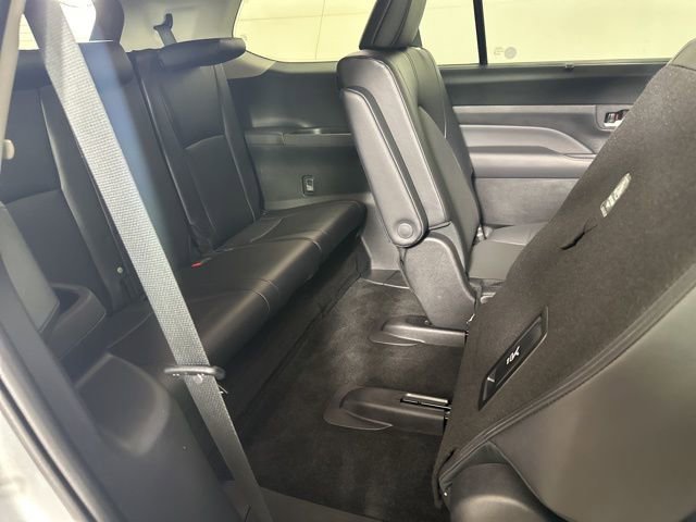 Used 2025 Toyota Grand Highlander AWD image 15