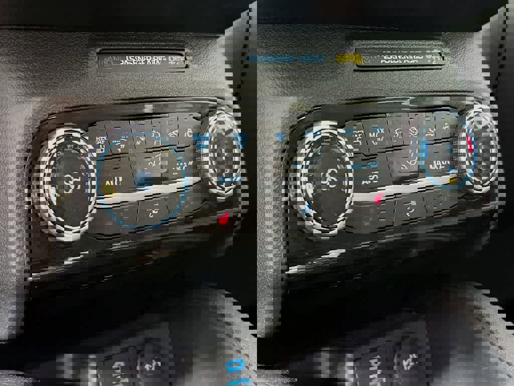 Certified 2022 Ford Escape SE w/ Cold Weather Package image 17