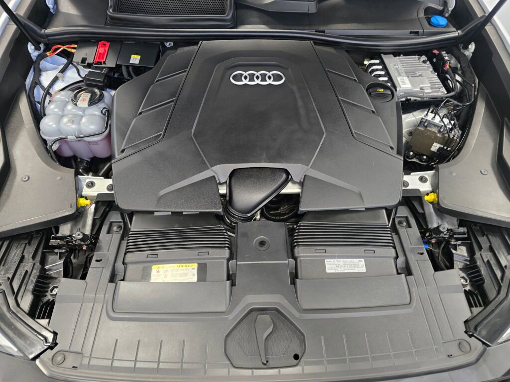 Used 2021 Audi Q8 Prestige w/ Prestige Package image 10