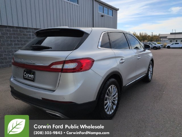 Used 2018 Lincoln MKX Select w/ Select Plus Package FWD image 3
