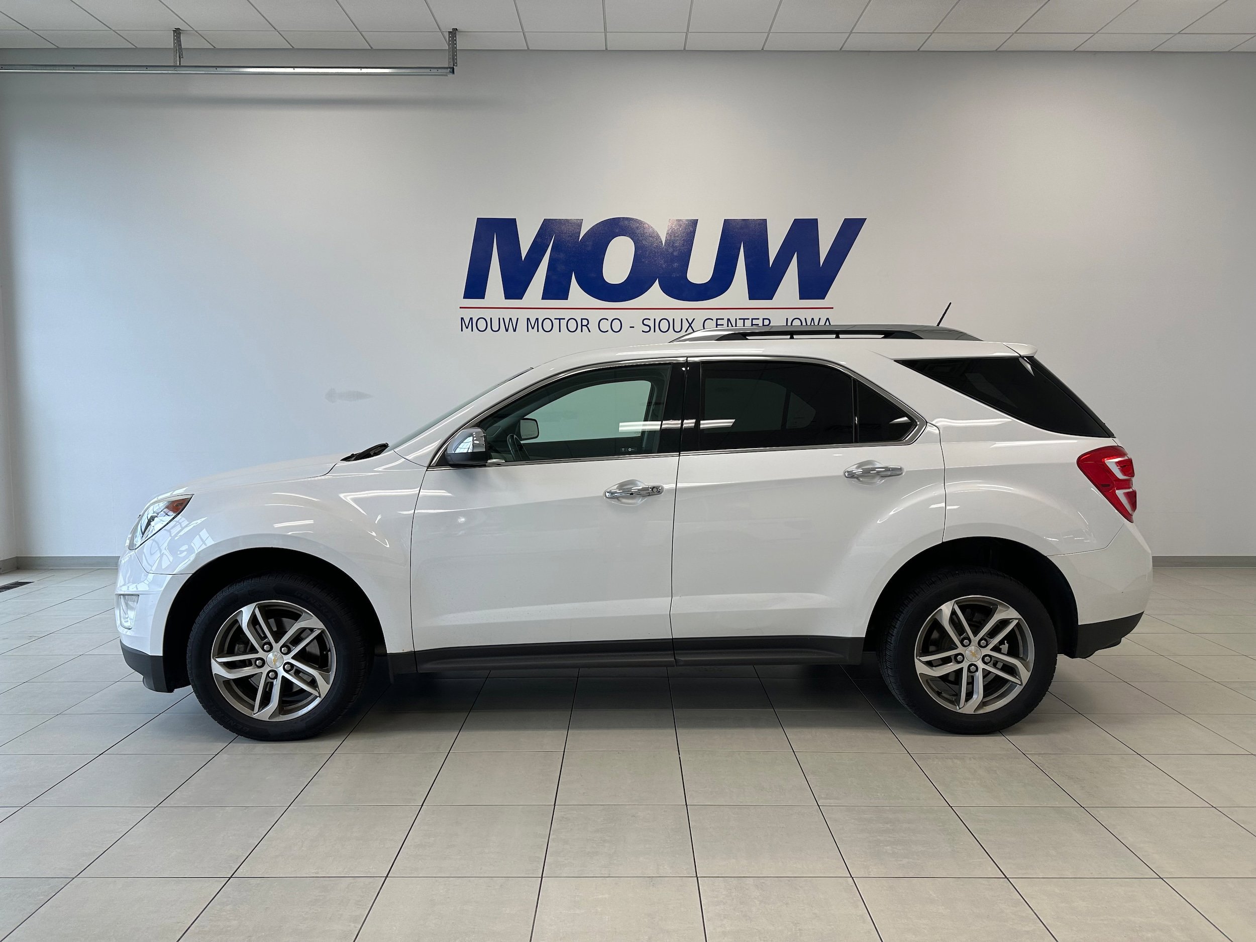 Used 2017 Chevrolet Equinox Premier w/ Enhanced Convenience Package AWD/4WD image 1
